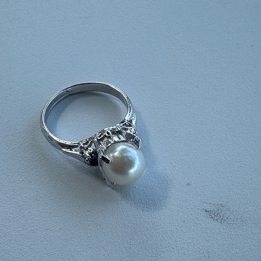 Vintage faux pearl ring